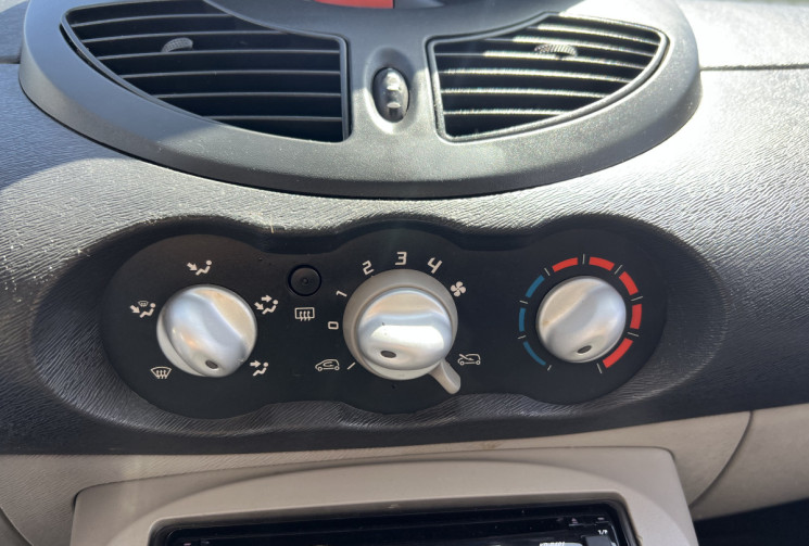 Renault Twingo II 1.2 i 60 cv