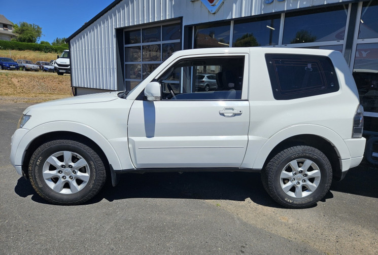 Mitsubishi Pajero IV 3.2 DI-D 200 COURT 3P BVM