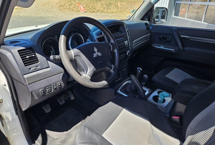Mitsubishi Pajero IV 3.2 DI-D 200 COURT 3P BVM