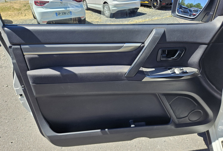 Mitsubishi Pajero IV 3.2 DI-D 200 COURT 3P BVM