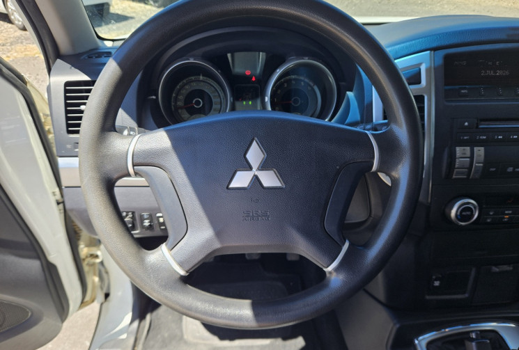Mitsubishi Pajero IV 3.2 DI-D 200 COURT 3P BVM