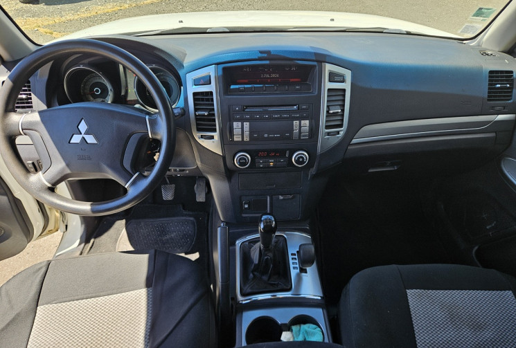 Mitsubishi Pajero IV 3.2 DI-D 200 COURT 3P BVM