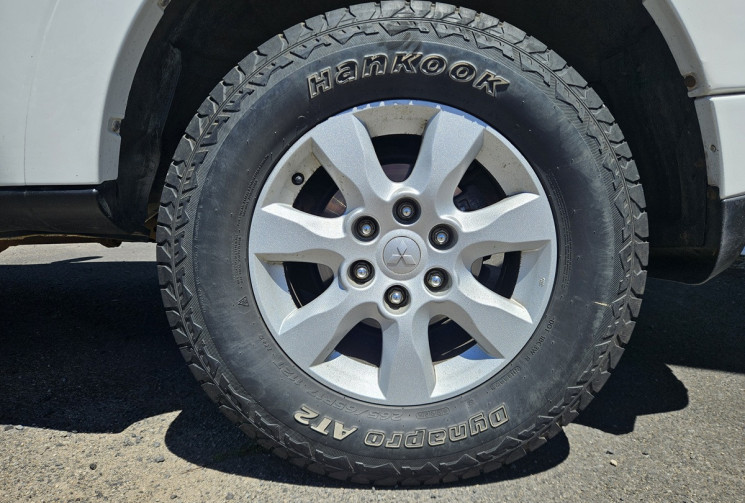 Mitsubishi Pajero IV 3.2 DI-D 200 COURT 3P BVM