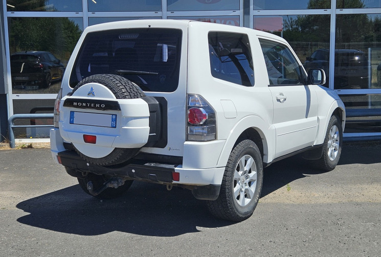 Mitsubishi Pajero IV 3.2 DI-D 200 COURT 3P BVM
