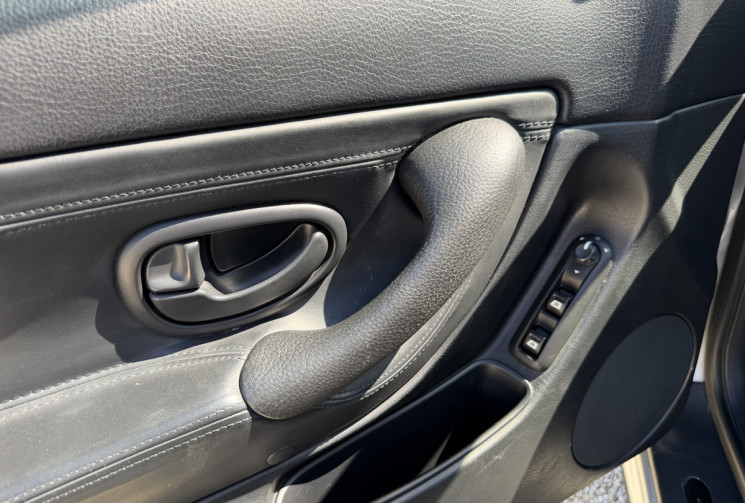 Peugeot 406 3.0i V6 PACK BOITE AUTOMATIQUE / SIEGES CHAUFFANTS
