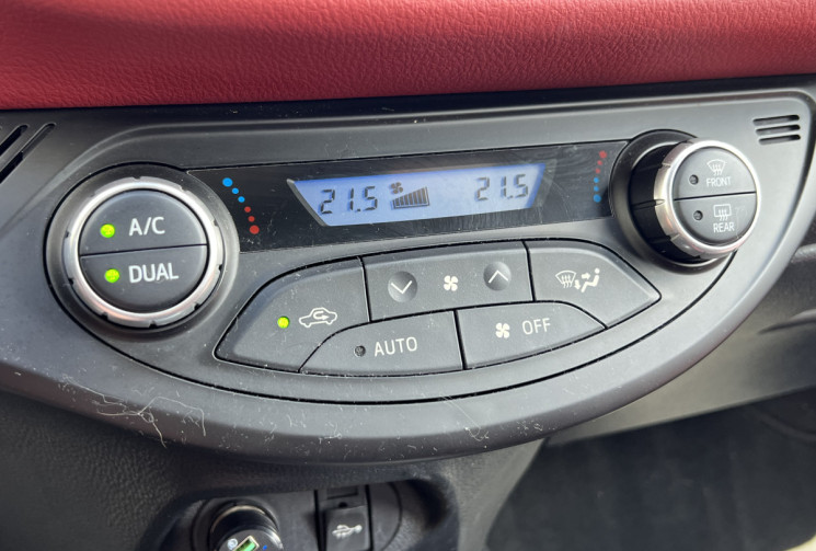 Toyota Yaris Collection Phase 3 Hybrid 1.5 VVTi HSD 100cv E-CVT * FRANCE