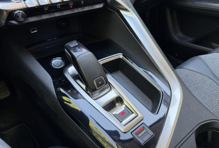Peugeot 3008 1.2 Puretech 130 Allure Business EAT8 / Distri OK / Caméra / Keyless / LED / Carplay
