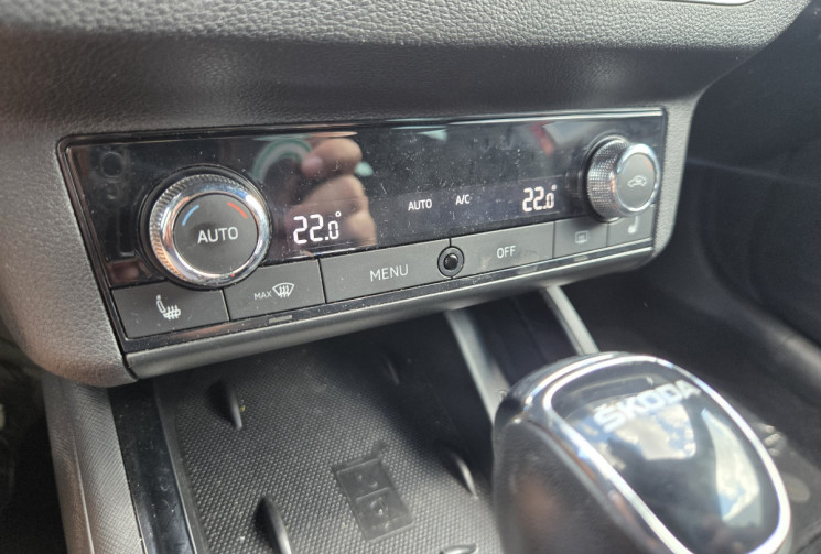 Skoda Scala 1.5 TSI DSG7 150 cv * SIEGES SPORTS * CARPLAY  * SIEGES CHAUFFANTS*               