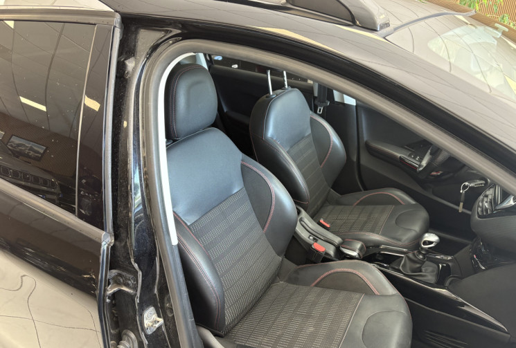 Peugeot 2008 1.6 HDI 120 CV GT LINE