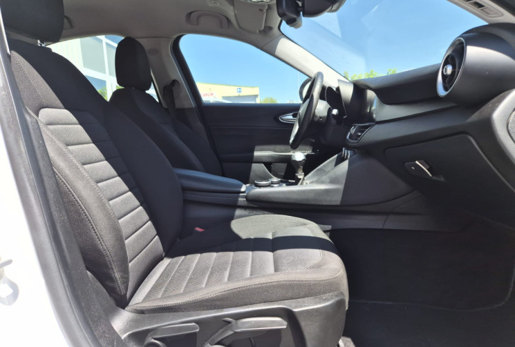 Alfa Romeo Giulia (952) 2.2 JTD 16V 150 CV * CLIM * PACK SPORT * DISTRIBUTION FAITE 