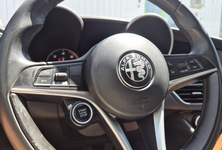 Alfa Romeo Giulia (952) 2.2 JTD 16V 150 CV * CLIM * PACK SPORT * DISTRIBUTION FAITE 