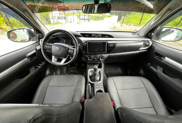 Toyota HILUX 2.4 Pickup double cabine AWD 150 cv // Peu kilométré // boite manuelle