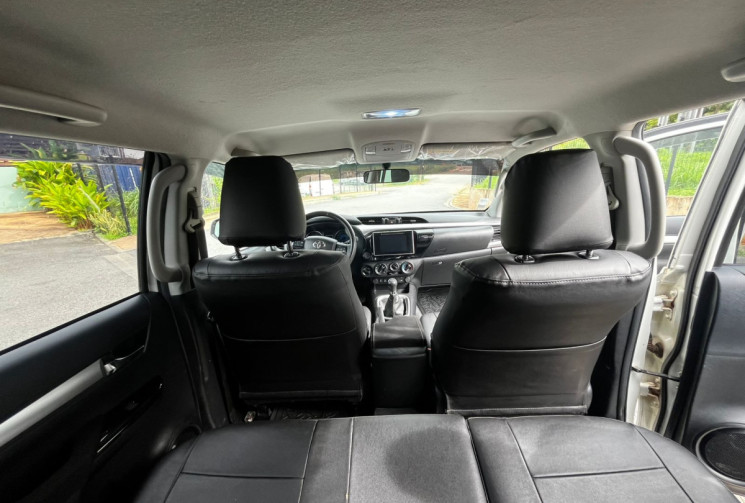 Toyota HILUX 2.4 Pickup double cabine AWD 150 cv // Peu kilométré // boite manuelle
