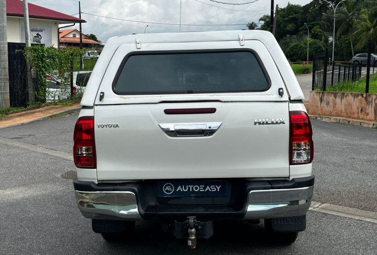 Toyota HILUX 2.4 Pickup double cabine AWD 150 cv // Peu kilométré // boite manuelle