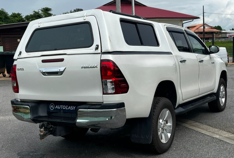 Toyota HILUX 2.4 Pickup double cabine AWD 150 cv // Peu kilométré // boite manuelle
