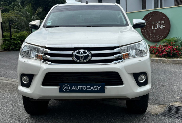 Toyota HILUX 2.4 Pickup double cabine AWD 150 cv // Peu kilométré // boite manuelle