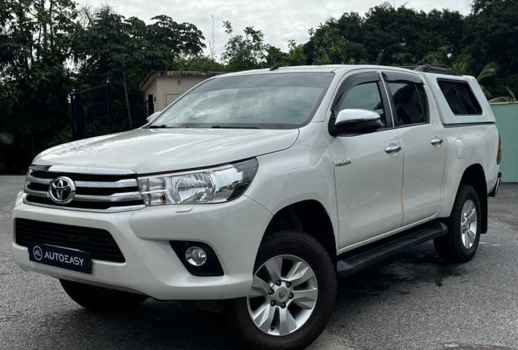 Toyota HILUX 2.4 Pickup double cabine AWD 150 cv // Peu kilométré // boite manuelle