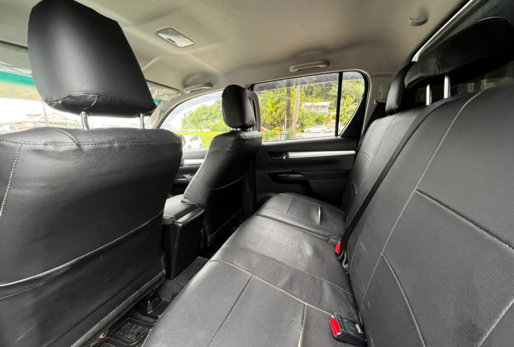 Toyota HILUX 2.4 Pickup double cabine AWD 150 cv // Peu kilométré // boite manuelle