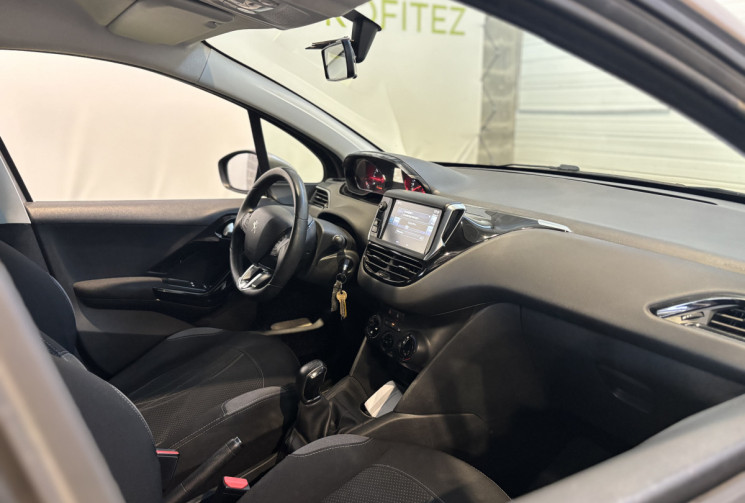 Peugeot 208 1.2 82 ch Active Distribution 2025 historique disponible
