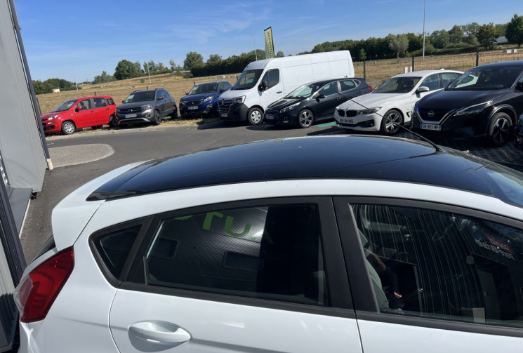 Ford Fiesta VI 5 portes 1.0 SCTi EcoBoost 100 cv EDITION / DISTRIBUTION OK