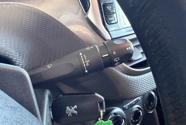 Peugeot 2008 1.2 VTi 82Ch Access / RADAR AR / BLUETOOTH / GPS 
