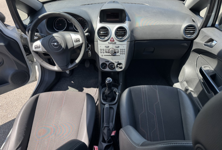 Opel Corsa D 1.2 i 16V Twinport 85 cv 150eme ANNIVERSAIRE 