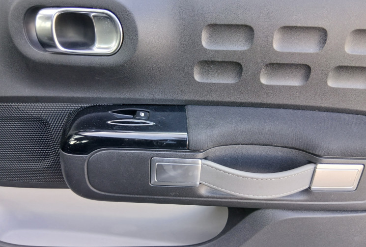Citroën C3 1.2 THP 110 cv SHINE / DISTRIBUTION OK / CARPLAY