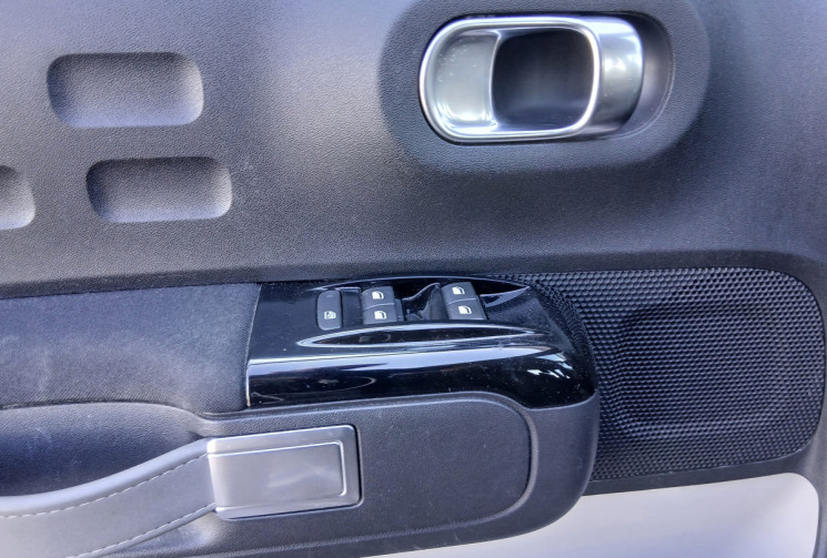 Citroën C3 1.2 THP 110 cv SHINE / DISTRIBUTION OK / CARPLAY