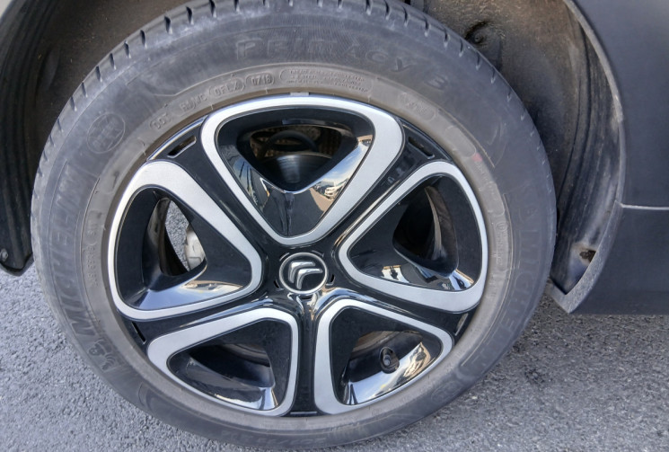 Citroën C3 1.2 THP 110 cv SHINE / DISTRIBUTION OK / CARPLAY