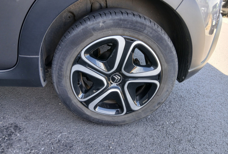 Citroën C3 1.2 THP 110 cv SHINE / DISTRIBUTION OK / CARPLAY