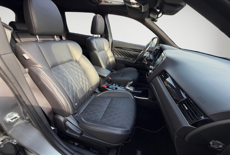 Mitsubishi OUTLANDER 2.4 PHEV 4WD INSTYLE HYBRID /TOIT OUVRANT/CAMERA/CARPLAY/HAYON ELECTRIQUE
