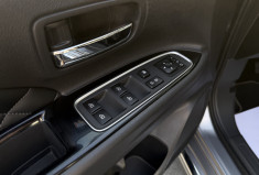 Mitsubishi OUTLANDER 2.4 PHEV 4WD INSTYLE HYBRID /TOIT OUVRANT/CAMERA/CARPLAY/HAYON ELECTRIQUE