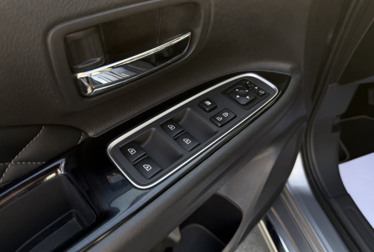 Mitsubishi OUTLANDER 2.4 PHEV 4WD INSTYLE HYBRID /TOIT OUVRANT/CAMERA/CARPLAY/HAYON ELECTRIQUE