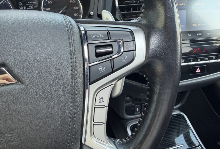 Mitsubishi OUTLANDER 2.4 PHEV 4WD INSTYLE HYBRID /TOIT OUVRANT/CAMERA/CARPLAY/HAYON ELECTRIQUE
