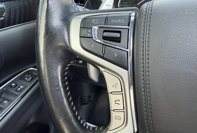 Mitsubishi OUTLANDER 2.4 PHEV 4WD INSTYLE HYBRID /TOIT OUVRANT/CAMERA/CARPLAY/HAYON ELECTRIQUE
