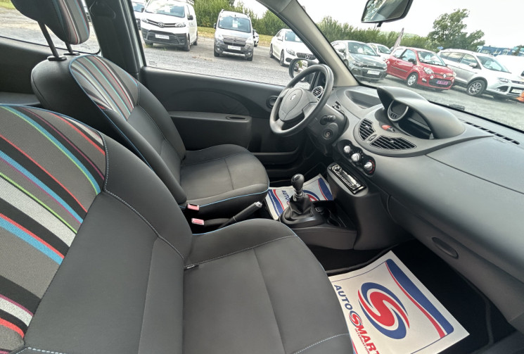 Renault Twingo II 1.2 16V 75 CH EXPRESSION