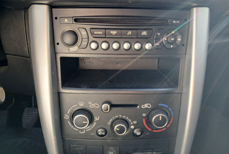 Peugeot 207+ 1.4i 75 