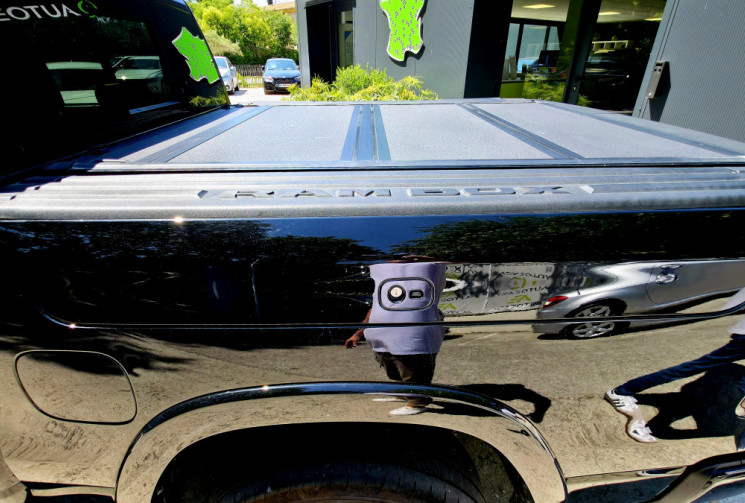 Dodge RAM 1500 Crew Cab Pick-up 5.7 V8 HEMI 4WD NIGHT EDITION LIMITED / ETHANOL CARTE GRISE E85