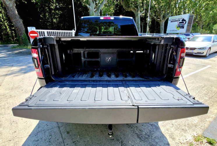 Dodge RAM 1500 Crew Cab Pick-up 5.7 V8 HEMI 4WD NIGHT EDITION LIMITED / ETHANOL CARTE GRISE E85