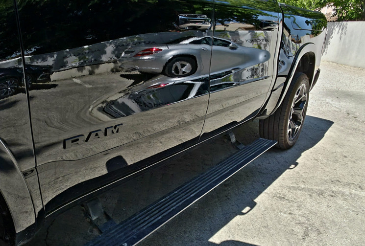 Dodge RAM 1500 Crew Cab Pick-up 5.7 V8 HEMI 4WD NIGHT EDITION LIMITED / ETHANOL CARTE GRISE E85