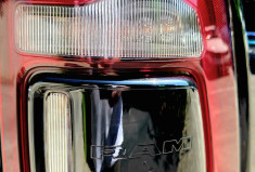 Dodge RAM 1500 Crew Cab Pick-up 5.7 V8 HEMI 4WD NIGHT EDITION LIMITED / ETHANOL CARTE GRISE E85