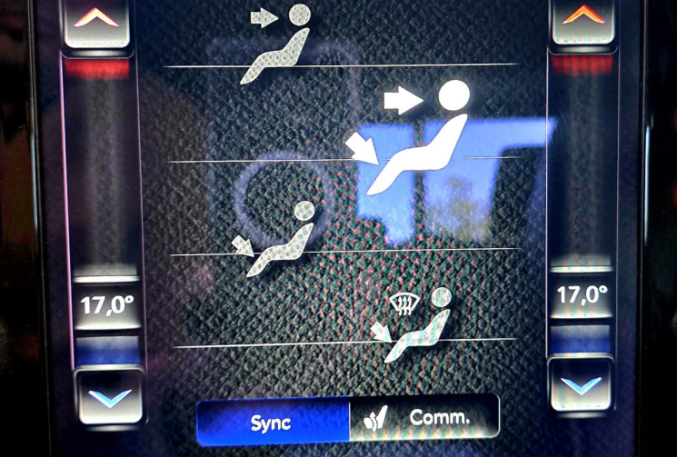 Dodge RAM 1500 Crew Cab Pick-up 5.7 V8 HEMI 4WD NIGHT EDITION LIMITED / ETHANOL CARTE GRISE E85