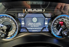 Dodge RAM 1500 Crew Cab Pick-up 5.7 V8 HEMI 4WD NIGHT EDITION LIMITED / ETHANOL CARTE GRISE E85
