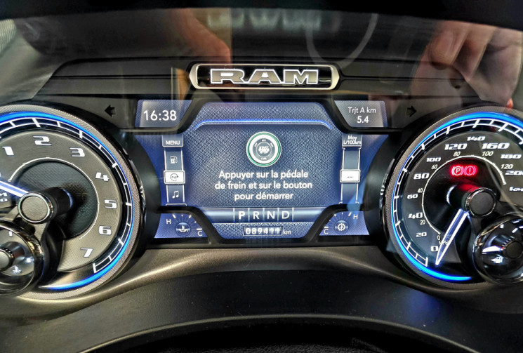 Dodge RAM 1500 Crew Cab Pick-up 5.7 V8 HEMI 4WD NIGHT EDITION LIMITED / ETHANOL CARTE GRISE E85