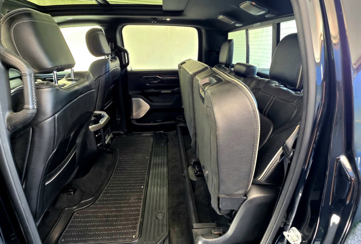 Dodge RAM 1500 Crew Cab Pick-up 5.7 V8 HEMI 4WD NIGHT EDITION LIMITED / ETHANOL CARTE GRISE E85