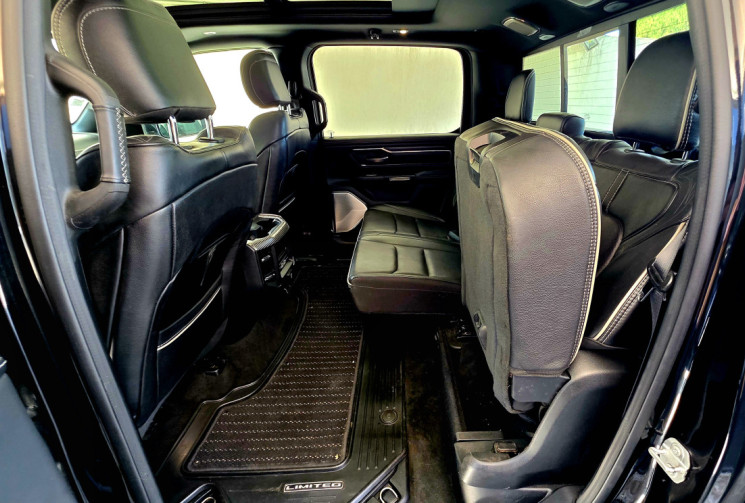 Dodge RAM 1500 Crew Cab Pick-up 5.7 V8 HEMI 4WD NIGHT EDITION LIMITED / ETHANOL CARTE GRISE E85