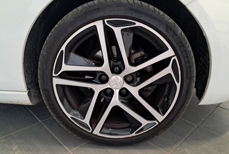 Peugeot 308 phase 2 1.2  130 Allure -  toit pano carplay - REVISEE DISTRI NEUVE -  