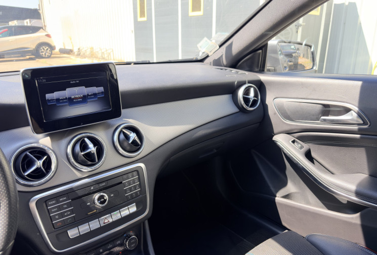 Mercedes CLA 180 1.6 122 ch 7G-DCT Sensation *Caméra de recul*Entretiens Mercedes