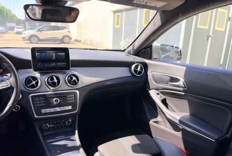Mercedes CLA 180 1.6 122 ch 7G-DCT Sensation *Caméra de recul*Entretiens Mercedes