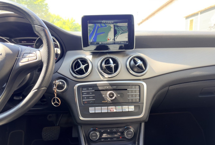 Mercedes CLA 180 1.6 122 ch 7G-DCT Sensation *Caméra de recul*Entretiens Mercedes